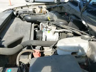 2003 Chevrolet Silverado 1500 Work Truck с VIN 1GCEC14X13Z104250, выставлен на аукционе IAAI как лот 41906412 с пробегом 240 180 миль миль и . История ставок и продаж доступна на DreamBid. Изображение 12.