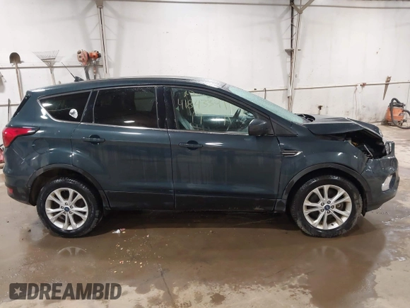2019 Ford Escape SE z VIN 1FMCU9GD2KUA31904, wystawiony jako IAAI lot #41843341 z przebiegiem 125 605 mil mil oraz . Historia ofert i sprzedaży dostępna na DreamBid. Obrazek 13.