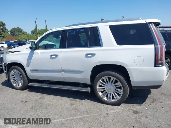 2017 Cadillac Escalade Platinum z VIN 1GYS4DKJ4HR223704, wystawiony jako IAAI lot #42303763 z przebiegiem 82 971 mil mil oraz . Historia ofert i sprzedaży dostępna na DreamBid. Obrazek 14.