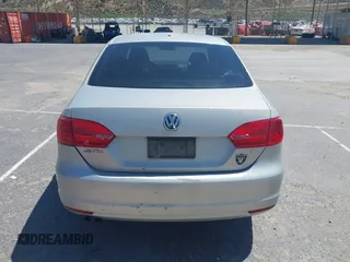 2011 Volkswagen Jetta SE with VIN 3VWDZ7AJXBM372921, listed as a IAAI auction lot 42226390 with 265,452 mi miles and . Bid and sale history available at DreamBid. Image 17.