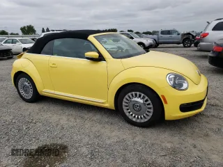 2013 Volkswagen Beetle 2.5L with VIN 3VW5P7AT5DM831285, listed as a Copart auction lot 53513525 with 31,102 mi miles and Salvage Title. Bid and sale history available at DreamBid. Image 4.