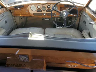 1966 Rolls-Royce Phantom z VIN 5VE47, wystawiony jako Copart lot #81837974 z przebiegiem 82 606 mil mil oraz Tytuł czysty. Historia ofert i sprzedaży dostępna na DreamBid. Obrazek 8.
