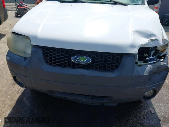 2005 Ford Escape XLT with VIN 1FMYU93125DA22612, listed as a IAAI auction lot 41971728 with 192,461 mi miles. Bid and sale history available at carsss.com. Image 6.