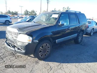2007 Lincoln Navigator z VIN 5LMFU275X7LJ17484, wystawiony jako IAAI lot #41377997 z przebiegiem 159 418 mil mil oraz . Historia ofert i sprzedaży dostępna na DreamBid. Obrazek 17.