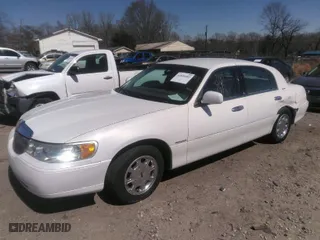 1998 Lincoln Town Car Signature with VIN 1LNFM82W7WY681858, listed as a IAAI auction lot 41846483 with NaN miles. Bid and sale history available at carsss.com. Image 2.