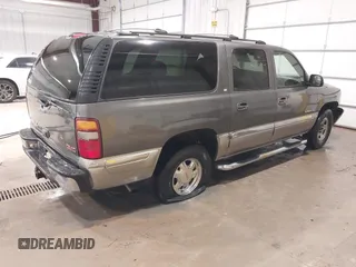 2000 GMC Yukon XL SLT with VIN 3GKFK16T7YG142515, listed as a IAAI auction lot 42044906 with 271,911 mi miles. Bid and sale history available at carsss.com. Image 4.