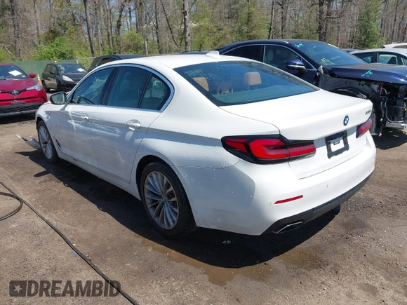 2021 BMW 5 Series 530i z VIN WBA53BH01MWW96851, wystawiony jako IAAI lot #41997994 z przebiegiem 85 608 mil mil oraz . Historia ofert i sprzedaży dostępna na DreamBid. Obrazek 3.