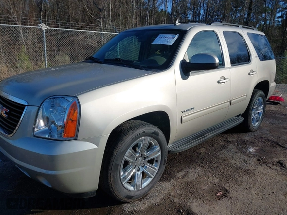 2014 GMC Yukon SLT with VIN 1GKS1CE03ER115330, listed as a IAAI auction lot 41346200 with 115,010 mi miles. Bid and sale history available at carsss.com. Image 18.