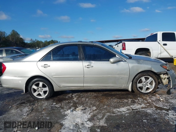 2003 Toyota Camry LE z VIN 4T1BF32K03U561492, wystawiony jako IAAI lot #41607321 z przebiegiem 171 920 mil mil oraz . Historia ofert i sprzedaży dostępna na DreamBid. Obrazek 13.