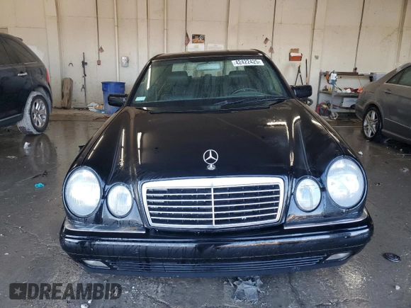 1998 Mercedes-Benz E-Class with VIN WDBJF65F2WA518941, listed as a Copart auction lot 42422425 with 153,131 mi miles and Salvage Title. Bid and sale history available at carsss.com. Image 5.