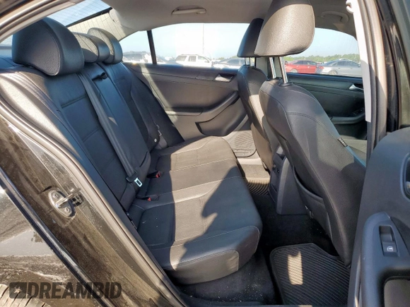 2012 Volkswagen Jetta SE z VIN 3VWDX7AJ2CM323722, wystawiony jako Copart lot #58873675 z przebiegiem 164 750 mil mil oraz Czysty tytuł • Clean title. Historia ofert i sprzedaży dostępna na DreamBid. Obrazek 10.