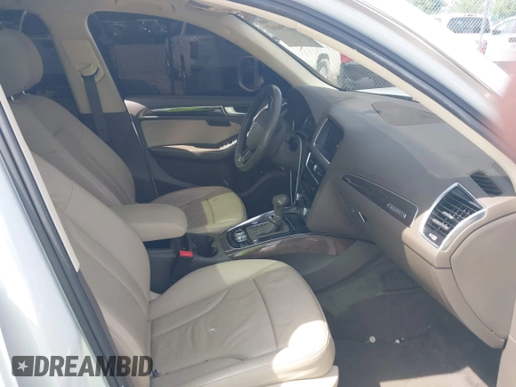 2014 Audi Q5 Premium Plus z VIN WA1CMAFP9EA041976, wystawiony jako IAAI lot #42296067 z przebiegiem 131 906 mil mil oraz . Historia ofert i sprzedaży dostępna na DreamBid. Obrazek 5.
