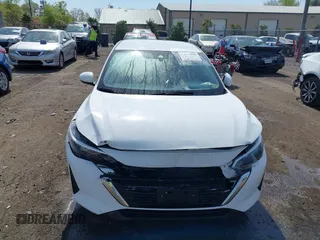 2024 Nissan Sentra S z VIN 3N1AB8BV9RY296423, wystawiony jako IAAI lot #42070068 z przebiegiem 34 304 mil mil oraz . Historia ofert i sprzedaży dostępna na DreamBid. Obrazek 12.