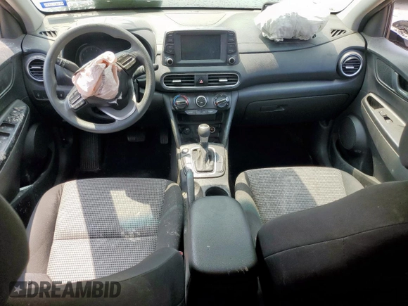 2021 Hyundai Kona SE z VIN KM8K12AA4MU634494, wystawiony jako Copart lot #57092075 z przebiegiem 71 608 mil mil oraz Czysty tytuł • Clean title. Historia ofert i sprzedaży dostępna na DreamBid. Obrazek 8.