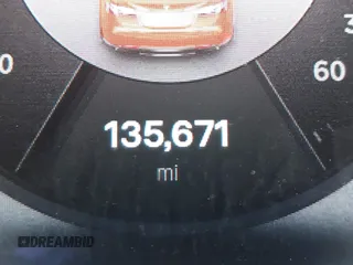 2013 Tesla Model S with VIN 5YJSA1DN8DFP25774, listed as a IAAI auction lot 41998095 with 135,671 mi miles and . Bid and sale history available at carsss.com. Image 16.