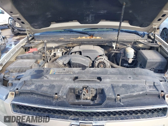 2010 Chevrolet Suburban LT z VIN 1GNUKJE35AR260614, wystawiony jako IAAI lot #41835589 z przebiegiem 225 255 mil mil oraz . Historia ofert i sprzedaży dostępna na DreamBid. Obrazek 10.