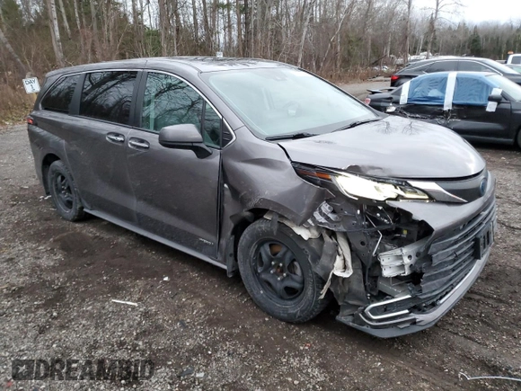 2021 Toyota Sienna XLE with VIN 5TDGSKFC9MS020952, listed as a Copart auction lot 82674544 with 71,333 mi miles and Salvage Title. Bid and sale history available at carsss.com. Image 4.