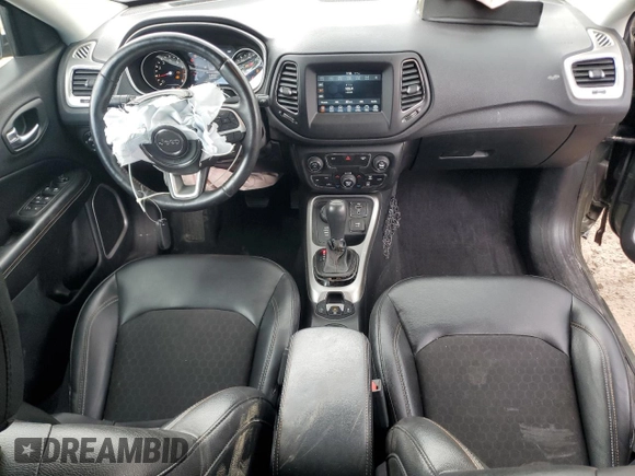 2018 Jeep Compass Latitude z VIN 3C4NJDBB3JT265878, wystawiony jako Copart lot #61999865 z przebiegiem 131 919 mil mil oraz Czysty tytuł • Clean title. Historia ofert i sprzedaży dostępna na DreamBid. Obrazek 8.