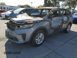 2020 Kia Sorento S z VIN 5XYPG4A50LG621135, wystawiony jako Copart lot #67866514 z przebiegiem Nie podano mil oraz Nie do naprawy • Non repairable. Historia ofert i sprzedaży dostępna na DreamBid. Obrazek 1.
