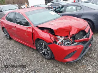 2019 Toyota Camry LE z VIN 4T1B11HK8KU224108, wystawiony jako IAAI lot #41598207 z przebiegiem 83 806 mil mil oraz . Historia ofert i sprzedaży dostępna na DreamBid. Obrazek 1.