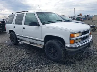 1997 Chevrolet Tahoe with VIN 1GNEK13R7VJ324524, listed as a IAAI auction lot 41623104 with 268,178 mi miles. Bid and sale history available at carsss.com. Image 1.