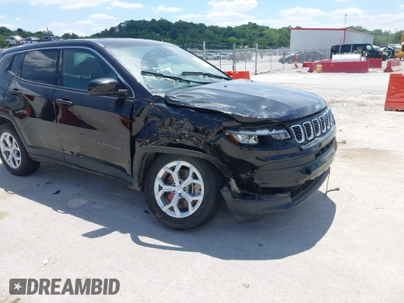 2024 Jeep Compass Sport z VIN 3C4NJDAN5RT105556, wystawiony jako IAAI lot #42335647 z przebiegiem 14 747 mil mil oraz . Historia ofert i sprzedaży dostępna na DreamBid. Obrazek 6.