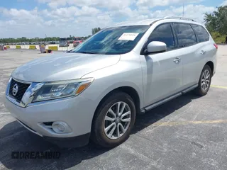 2016 Nissan Pathfinder SV with VIN 5N1AR2MN5GC647848, listed as a IAAI auction lot 42178328 with 155,942 mi miles. Bid and sale history available at carsss.com. Image 2.
