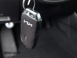 2024 Kia Seltos SX z VIN KNDETCA74R7587057, wystawiony jako IAAI lot #41595407 z przebiegiem 3 504 mil mil oraz . Historia ofert i sprzedaży dostępna na DreamBid. Obrazek 11.