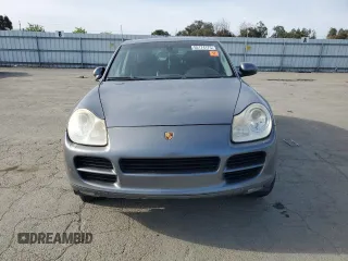 2005 Porsche Cayenne z VIN WP1AA29P65LA23655, wystawiony jako Copart lot #55174175 z przebiegiem 153 837 mil mil oraz Szkoda całkowita • Salvage title. Historia ofert i sprzedaży dostępna na DreamBid. Obrazek 5.