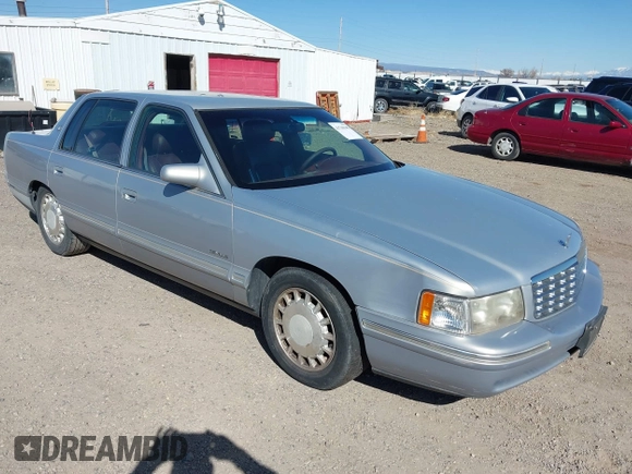 1998 Cadillac DeVille z VIN 1G6KD54Y8WU713369, wystawiony jako IAAI lot #41740945 z przebiegiem 149 384 mil mil oraz . Historia ofert i sprzedaży dostępna na DreamBid. Obrazek 1.