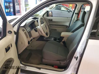 2011 Ford Escape XLS z VIN 1FMCU9C71BKB04384, wystawiony jako IAAI lot #42790150 z przebiegiem 103 089 mil mil oraz . Historia ofert i sprzedaży dostępna na DreamBid. Obrazek 25.