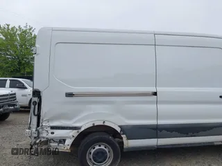 2015 Ford Transit Cargo with VIN 1FTNR2CM4FKA26975, listed as a IAAI auction lot 39407096 with 150,786 mi miles and . Bid and sale history available at carsss.com. Image 18.