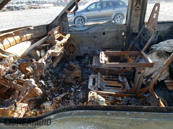 2001 Ford Super Duty F-250 XL with VIN 1FTNW21S01EA60395, listed as a Copart auction lot 84864984 with 0 mi miles and Salvage Title. Bid and sale history available at carsss.com. Image 7.