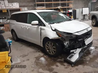 2019 Kia Sedona LX with VIN KNDMB5C11K6500813, listed as a IAAI auction lot 41570570 with 104,480 mi miles. Bid and sale history available at carsss.com. Image 1.