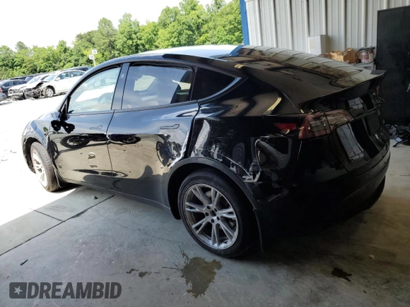 2024 Tesla Model Y Long Range z VIN 7SAYGDEEXRF072397, wystawiony jako Copart lot #61157535 z przebiegiem Nie podano mil oraz Szkoda całkowita • Salvage title. Historia ofert i sprzedaży dostępna na DreamBid. Obrazek 2.