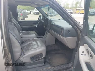2001 Chevrolet Tahoe LS z VIN 1GNEC13T11J107893, wystawiony jako IAAI lot #42261213 z przebiegiem 338 454 mil mil oraz . Historia ofert i sprzedaży dostępna na DreamBid. Obrazek 5.