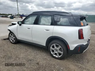 2025 MINI Countryman S z VIN WMZ23GA0XS7S16374, wystawiony jako Copart lot #52798125 z przebiegiem Nie podano mil oraz Szkoda całkowita • Salvage title. Historia ofert i sprzedaży dostępna na DreamBid. Obrazek 2.