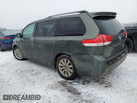 2013 Toyota Sienna XLE z VIN 5TDDK3DC1DS054184, wystawiony jako Copart lot #44821285 z przebiegiem 214 218 mil mil oraz Nie do naprawy • Non repairable. Historia ofert i sprzedaży dostępna na DreamBid. Obrazek 2.