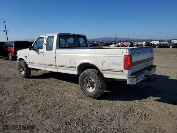 1992 Ford F-250 with VIN 1FTHX26M3NKB11741, listed as a Copart auction lot 78205284 with 198,113 mi miles and Clean Title. Bid and sale history available at carsss.com. Image 2.