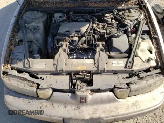 1997 Oldsmobile Cutlass Supreme S z VIN 1G3WH52M1VF353626, wystawiony jako Copart lot #63069534 z przebiegiem 62 841 mil mil oraz Szkody całkowita. Historia ofert i sprzedaży dostępna na DreamBid. Obrazek 11.