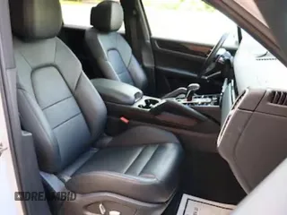 2021 Porsche Cayenne z VIN WP1AA2AY6MDA03XXX, wystawiony jako Copart lot #60909005 z przebiegiem 27 698 mil mil oraz Czysty tytuł • Clean title. Historia ofert i sprzedaży dostępna na DreamBid. Obrazek 7.