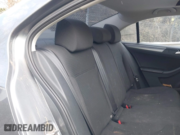 2015 Volkswagen Jetta Sedan 2.0L TDI SEL with VIN 3VWLA7AJXFM264856, listed as a IAAI auction lot 41315372 with 211,070 mi miles. Bid and sale history available at carsss.com. Image 8.