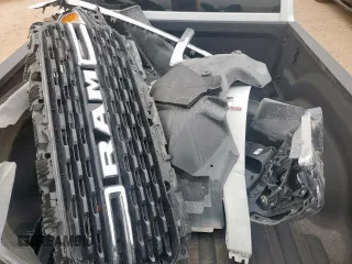 2024 Ram 2500 Big Horn z VIN 3C6UR5DL5RG233994, wystawiony jako Copart lot #59522945 z przebiegiem 21 239 mil mil oraz Szkoda całkowita • Salvage title. Historia ofert i sprzedaży dostępna na DreamBid. Obrazek 12.