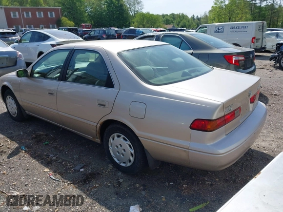 1997 Toyota Camry LE z VIN 4T1BG22K3VU808174, wystawiony jako IAAI lot #42237077 z przebiegiem 100 049 mil mil oraz . Historia ofert i sprzedaży dostępna na DreamBid. Obrazek 3.