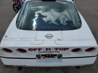 1990 Chevrolet Corvette z VIN 1G1YY2382L5115420, wystawiony jako Copart lot #57966615 z przebiegiem Nie podano mil oraz Tytuł czysty. Historia ofert i sprzedaży dostępna na DreamBid. Obrazek 10.