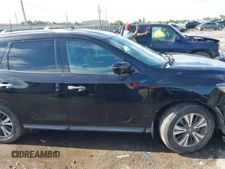 2017 Nissan Pathfinder S z VIN 5N1DR2MN5HC903047, wystawiony jako IAAI lot #42231749 z przebiegiem 115 251 mil mil oraz . Historia ofert i sprzedaży dostępna na DreamBid. Obrazek 13.