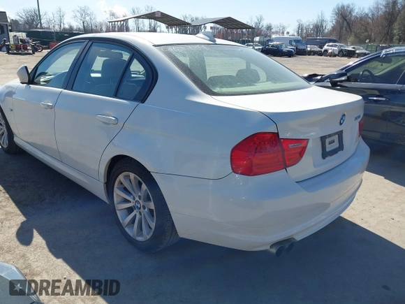 2011 BMW 3 Series 328i with VIN WBAPH7C59BE461739, listed as a IAAI auction lot 41759267 with 192,266 mi miles. Bid and sale history available at carsss.com. Image 3.