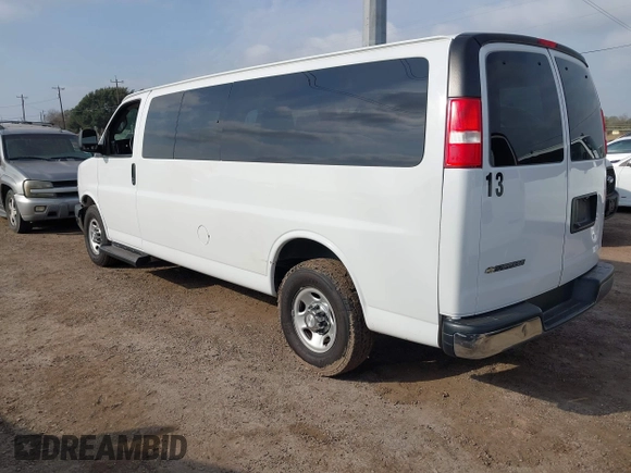 2020 Chevrolet Express Passenger LT z VIN 1GAZGPFG8L1209896, wystawiony jako IAAI lot #41509992 z przebiegiem 240 207 mil mil oraz . Historia ofert i sprzedaży dostępna na DreamBid. Obrazek 3.