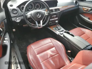 2013 Mercedes-Benz C 350 с VIN WDDGJ5HB4DG028644, выставлен на аукционе Copart как лот 52896985 с пробегом Не указан миль и Чистый • Clean title. История ставок и продаж доступна на DreamBid. Изображение 8.