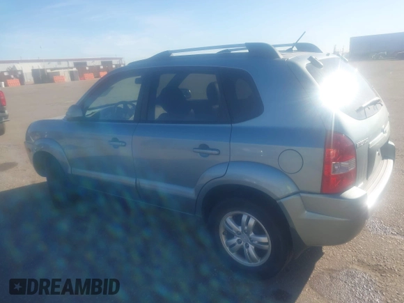 2007 Hyundai Tucson SE with VIN KM8JN72D47U591043, listed as a IAAI auction lot 41516429 with 111,902 mi miles and . Bid and sale history available at DreamBid. Image 3.